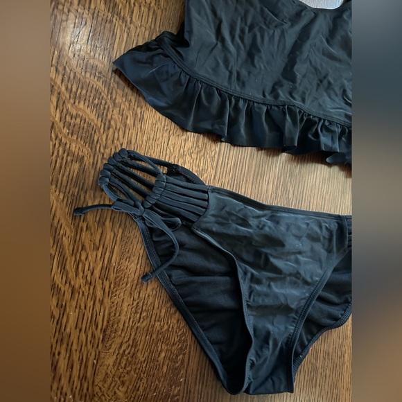 Black Ruffled Bikini Set - Picture 4 of 5